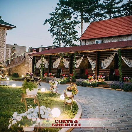 Curtea Boierului Hotel Peresecina Екстер'єр фото