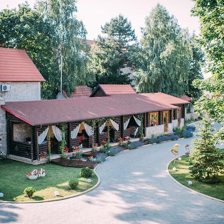Curtea Boierului Hotel Peresecina Екстер'єр фото