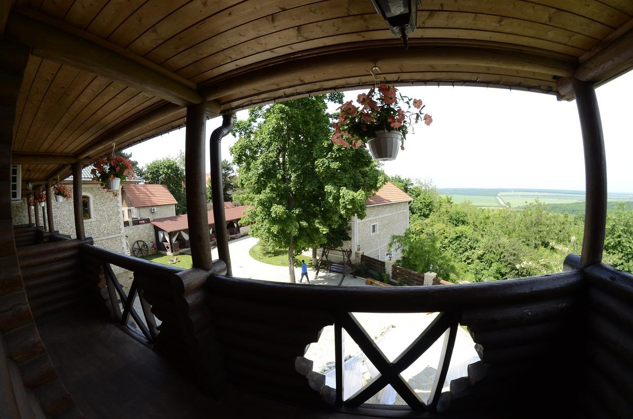 Curtea Boierului Hotel Peresecina Екстер'єр фото
