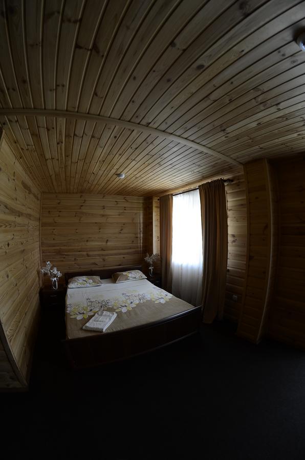 Curtea Boierului Hotel Peresecina Екстер'єр фото