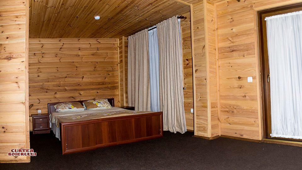 Curtea Boierului Hotel Peresecina Екстер'єр фото