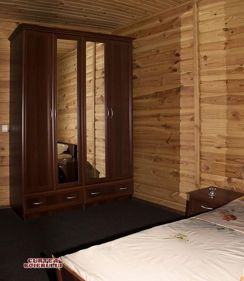 Curtea Boierului Hotel Peresecina Екстер'єр фото