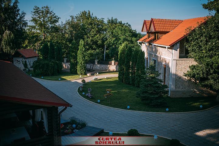 Curtea Boierului Hotel Peresecina Екстер'єр фото