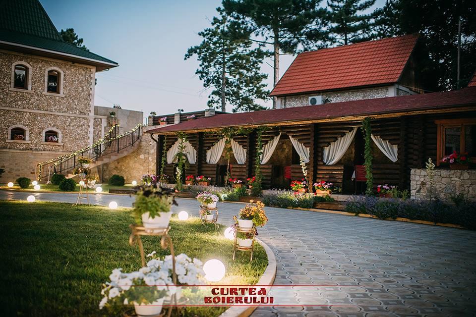 Curtea Boierului Hotel Peresecina Екстер'єр фото