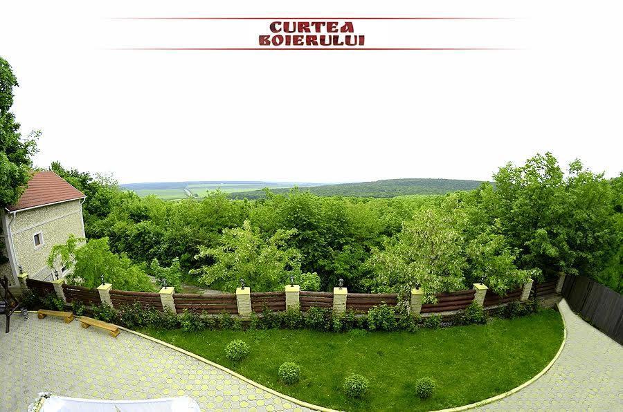 Curtea Boierului Hotel Peresecina Екстер'єр фото